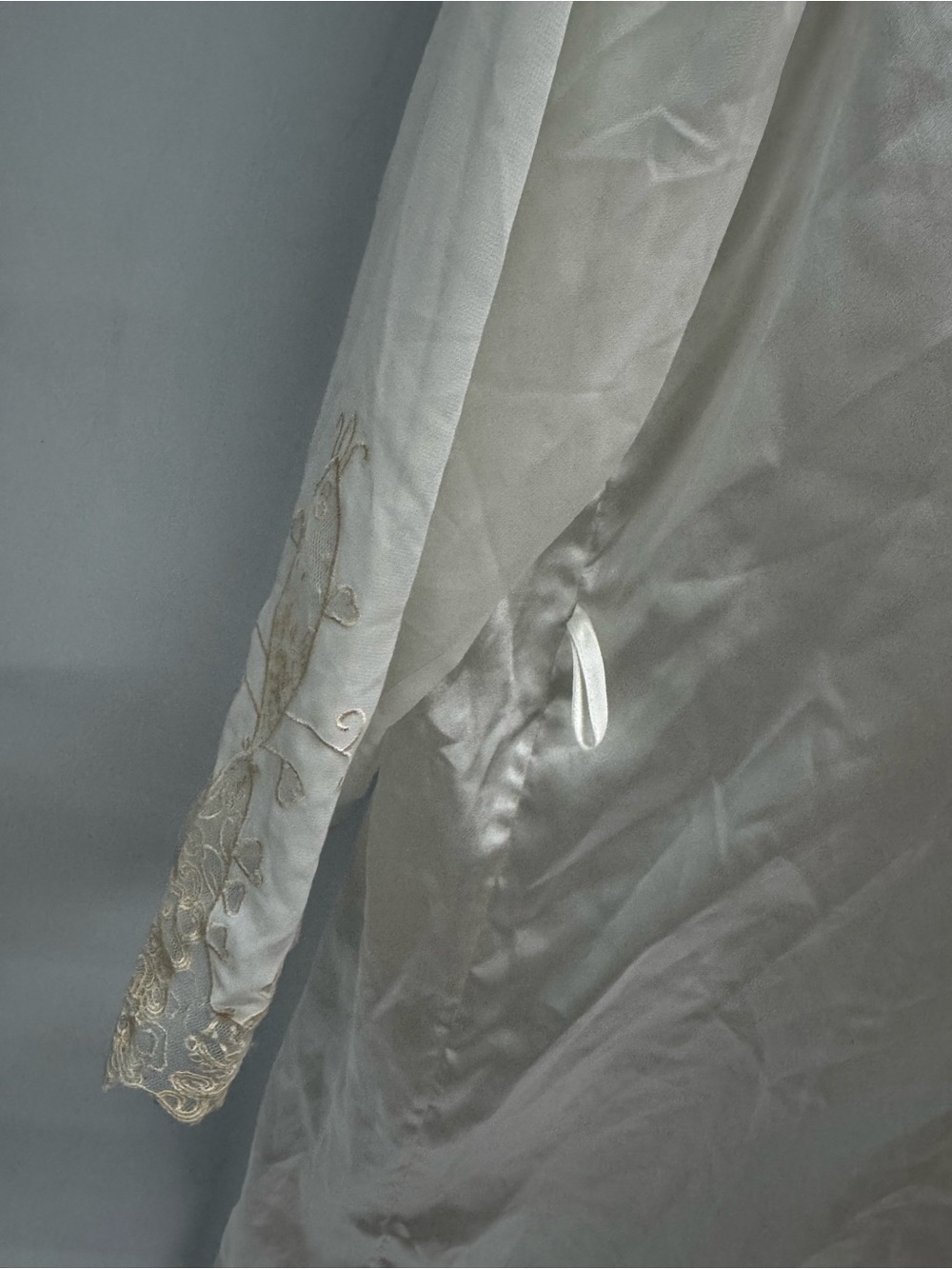 ivy & annabelle intimates white/ivory satin robe with Cream Lace Trim medium - Picture 5 of 6